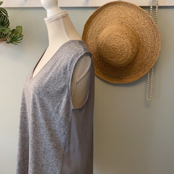 Cotton:On Gray Mixed Media V-neck ❤️ - Picture 2 of 4